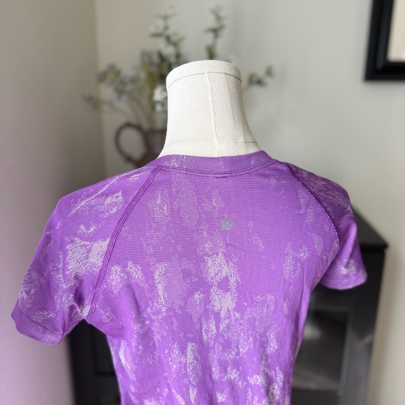 NWOT Lululemon Purple Swiftly Tech Short Sleeve Sport Shirt 2.0 Size 8 - Picture 2 of 8